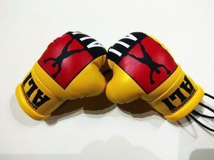 Подвеска боксерские перчатки Muhammad Ali желтые