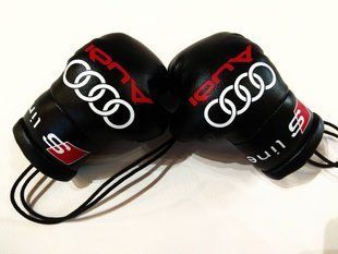 Підвіска боксерські рукавички Audi