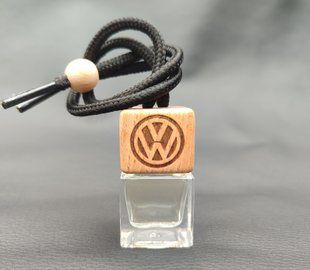 Ароматизатор в машину Volkswagen (Автопарфюм) плюс наполнитель (запаска) 7мл, №5 &mdash; Giorgio Armani Acqua di Gio (Чоловічій аромат), Пряные, Водяные, Мандарин, Апельсин, Бергамот, Жасмин, Лайм, Лимон, Гиацинт, Кориандр, Морской аккорд, Мускатный аккорд, Мускатный орех, Персик, Резеда, Фиалка, Фрезия, Цикламен, Амбра, Пачули, Белый мускус, Дубовый мох, Кедр, 7+7=14, Шнурок
